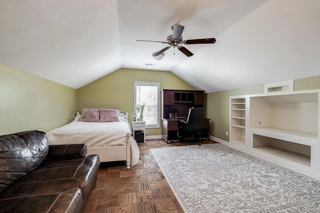 Building Photo - Stunning 4 Bed, 3 Bath Home with Pool in E...