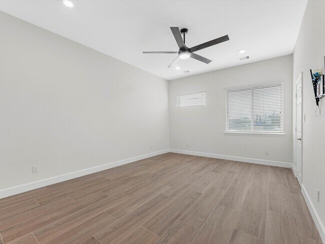 Building Photo - 603 N Milby St