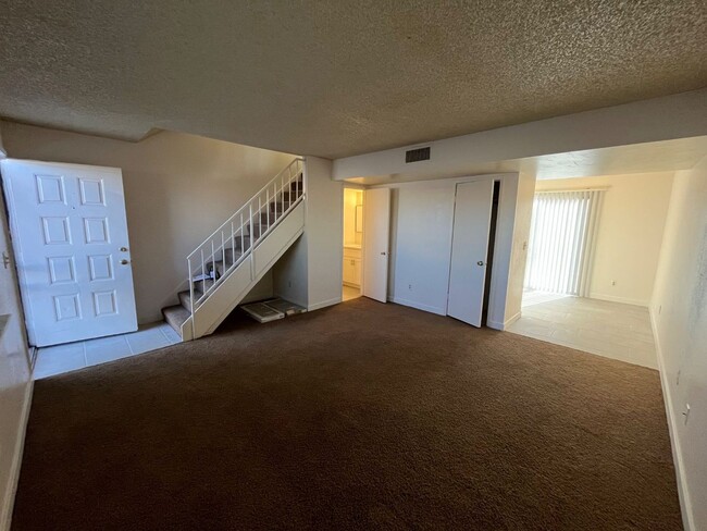 Building Photo - Two Bedroom Townhome available now!