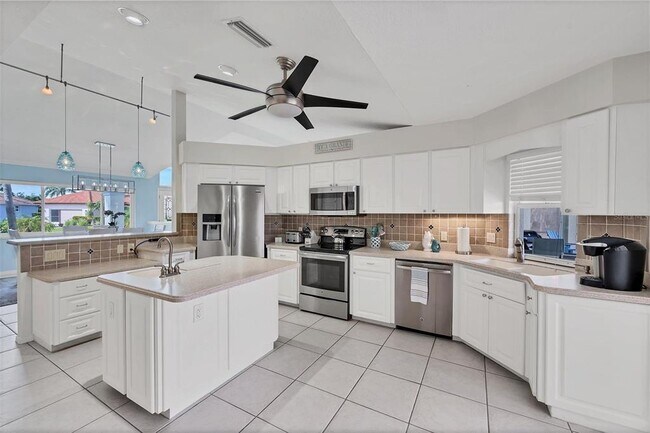 Building Photo - 11 Amberjack Terrace