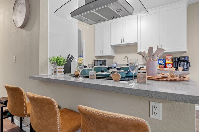 Building Photo - 9504 Carroll Canyon Rd