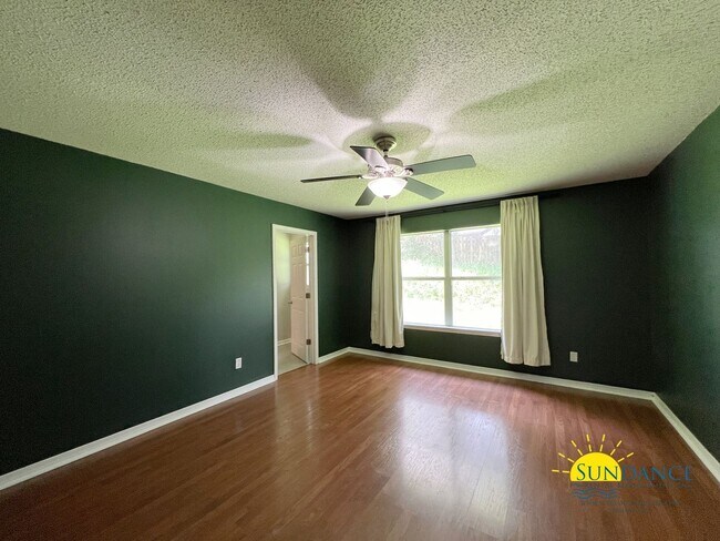 Building Photo - Spacious 3-Bedroom Home with Solar Panels & Lawn Maintenance Included in South Crestview