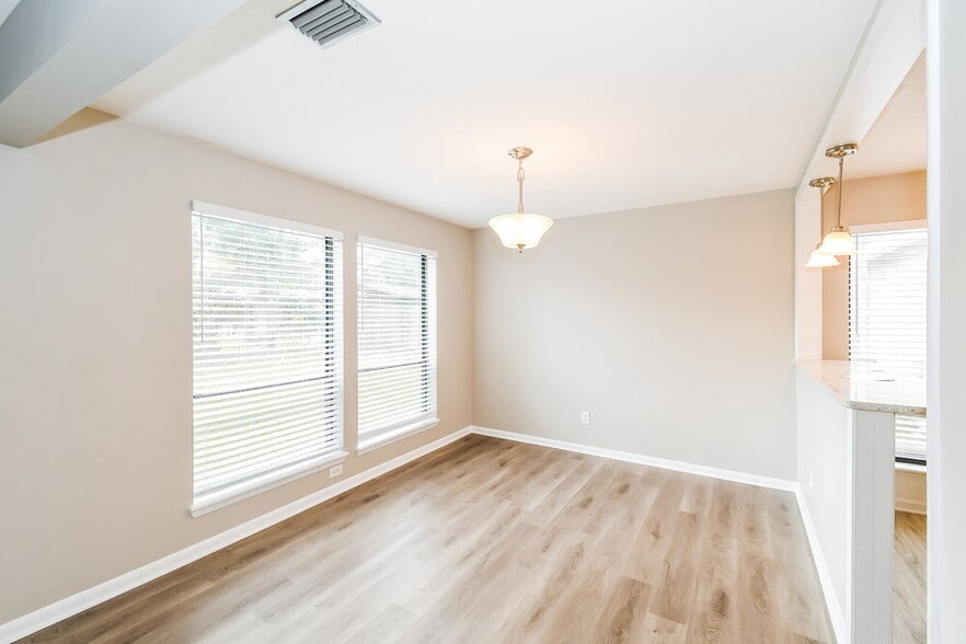 Building Photo - 7152 Holiday Hill Ct