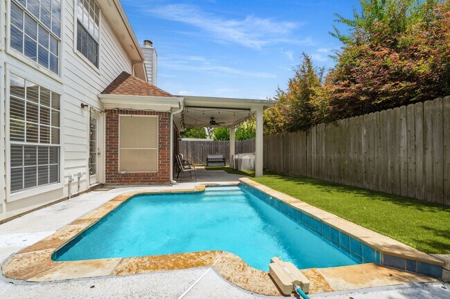 Building Photo - 14207 Woodville Gardens Dr