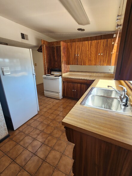 Building Photo - 7049 E Elbow Bay Dr