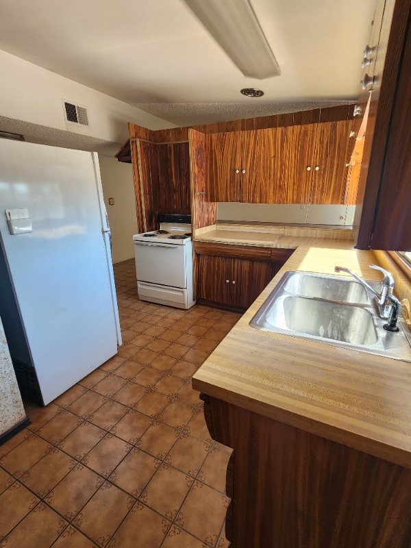 Building Photo - 7049 E Elbow Bay Dr