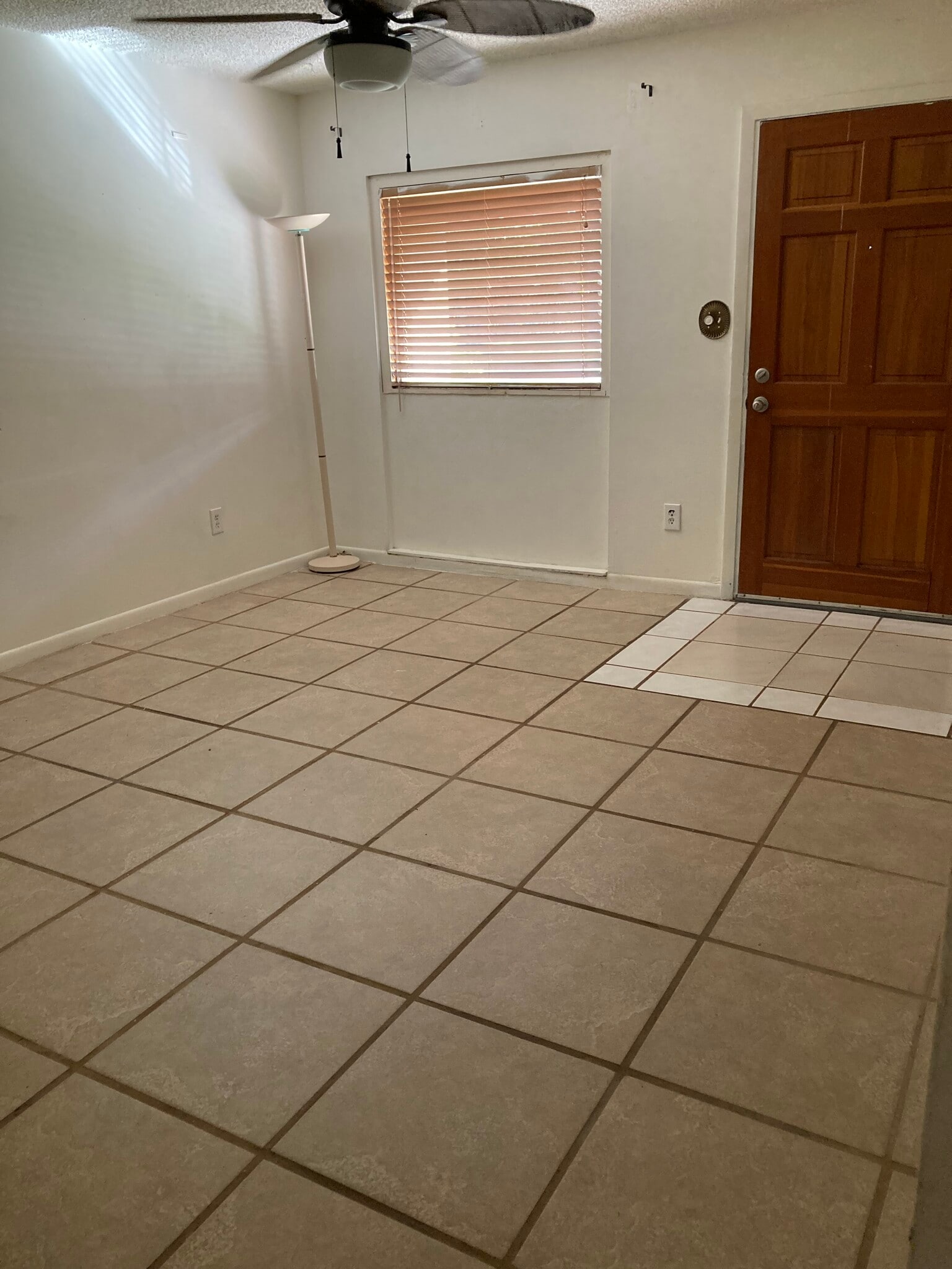 Building Photo - 526 Camino Ct