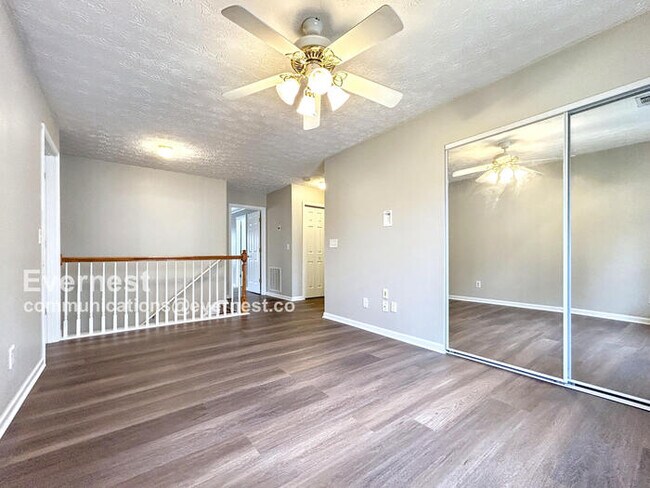 Building Photo - 520 Kensigton Park Dr