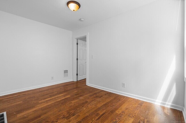 Building Photo - 770 Stratford Ave