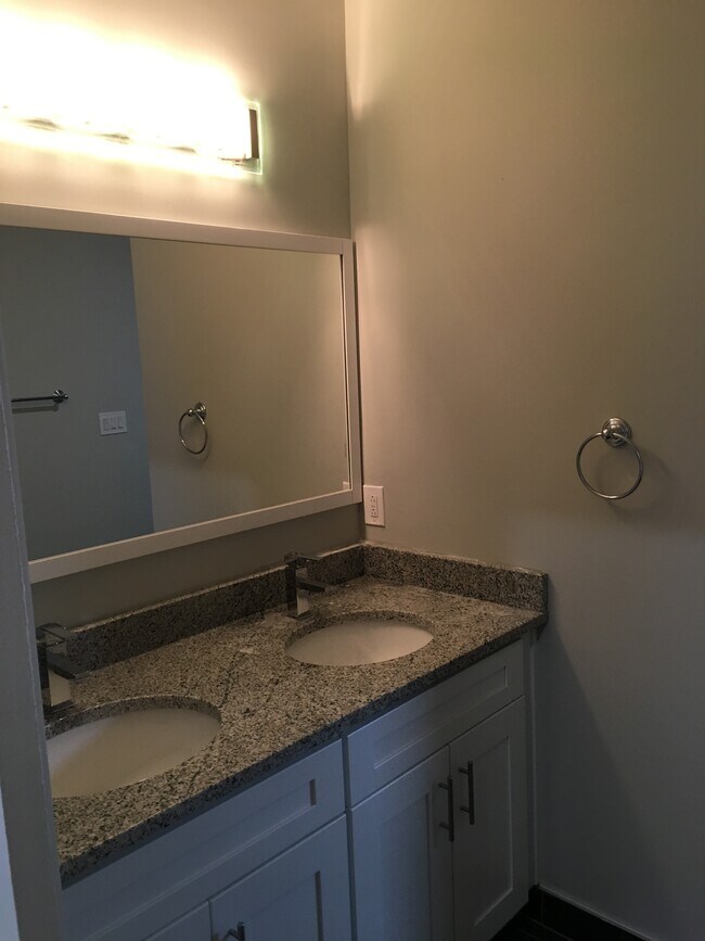 Building Photo - 1515 N Mascher St