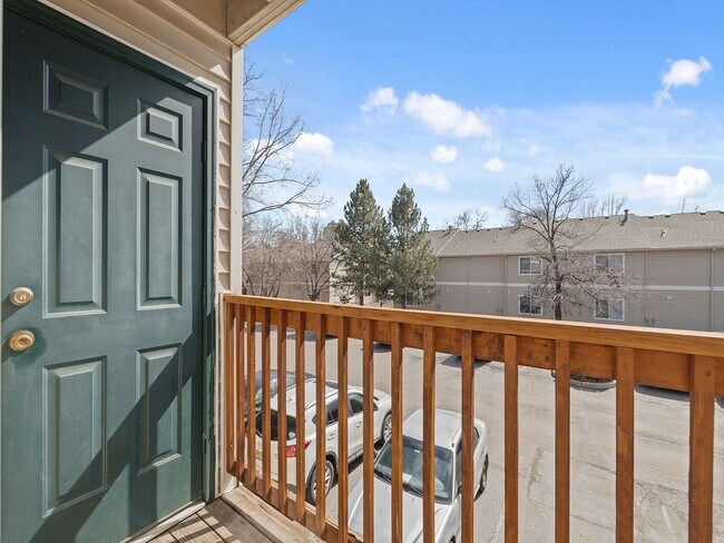 Building Photo - Well Maintained 2-Bed, 2-Bath Condo in Prime Location Near CSU!