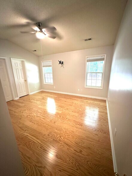 Master bedroom - 7406 Merry Oaks Ct