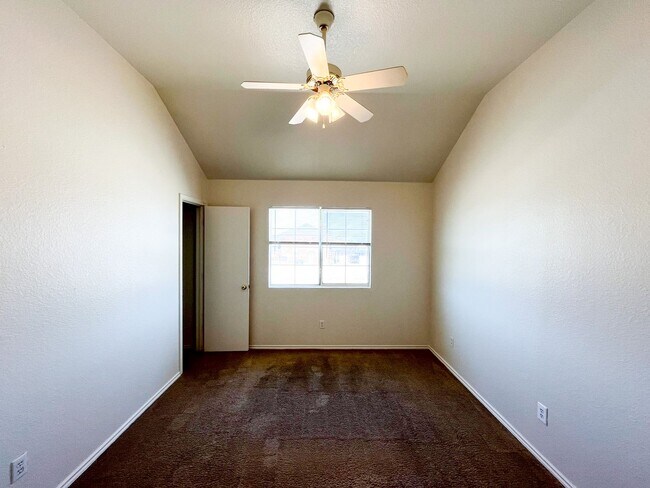 Building Photo - 4000 Doraine Ct