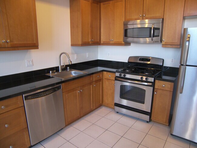 full Kitchen - 360 W Ave 26