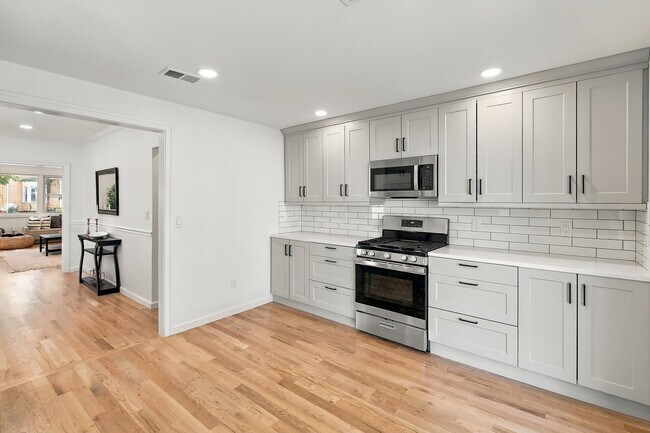 Building Photo - 314 Elmwood Ave