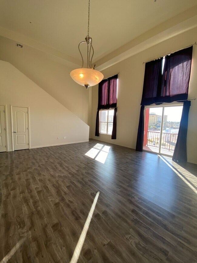 Building Photo - Beautiful, 2 story penthouse loft at the M...