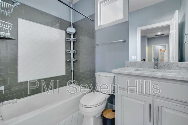 Building Photo - 828 N Duval St