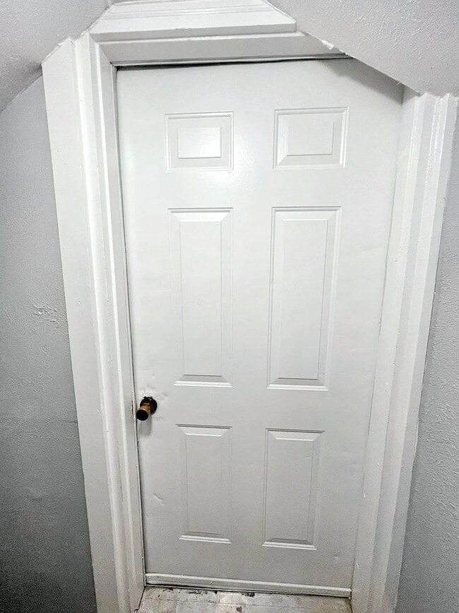 Building Photo - 5637 Birchman Ave