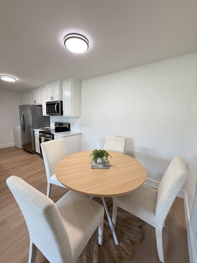 Building Photo - 1120 W Cato Springs Rd