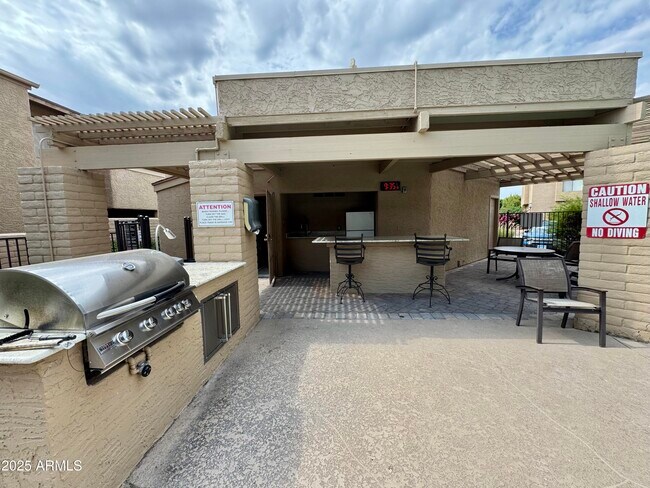 Building Photo - 7950 E Starlight Way