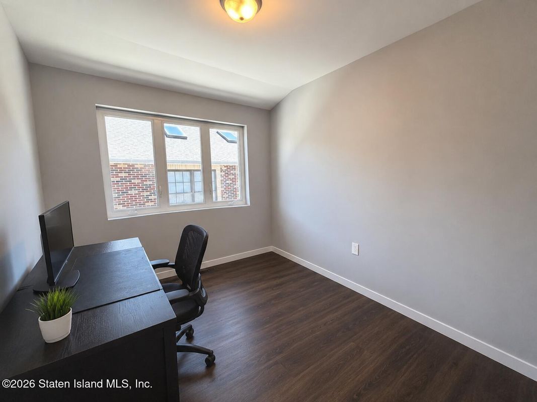 Building Photo - 2981 Hylan Blvd