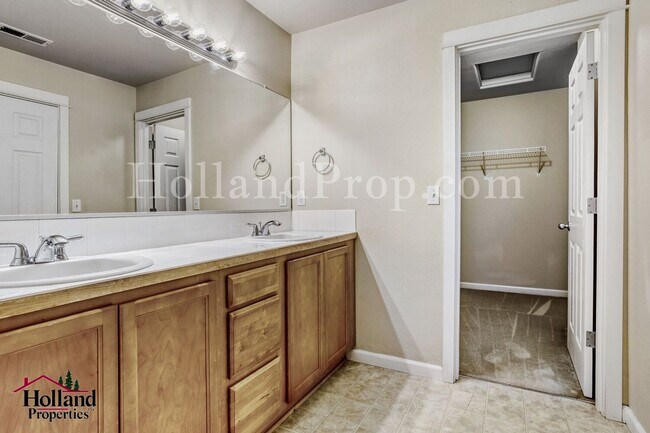 Building Photo - New $2,150 + $250 Off First 2 Full Months- Welcome to this stunning 3-bedroom, 2.5-bathroom home