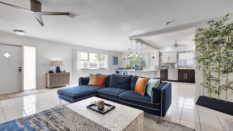 Building Photo - 571 94th Ave N