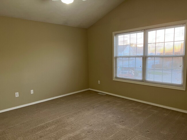 Building Photo - 1034 Doral Dr