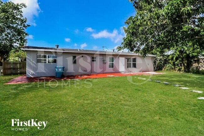 Building Photo - 405 E Gateway Blvd