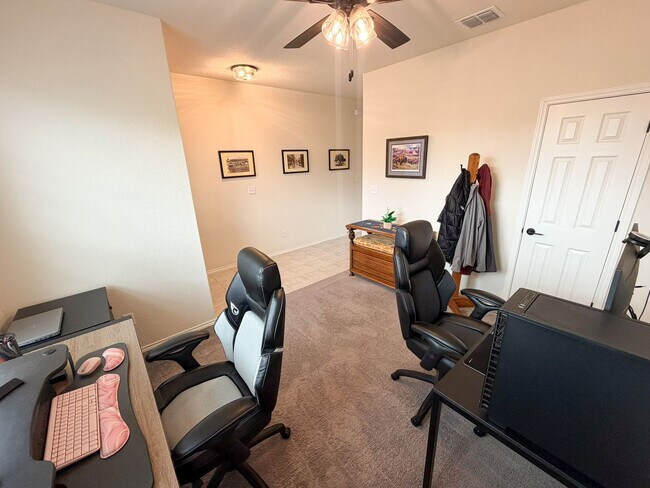 Building Photo - Well Maintained 3 bedroom 2.5 bath in COMAL ISD!