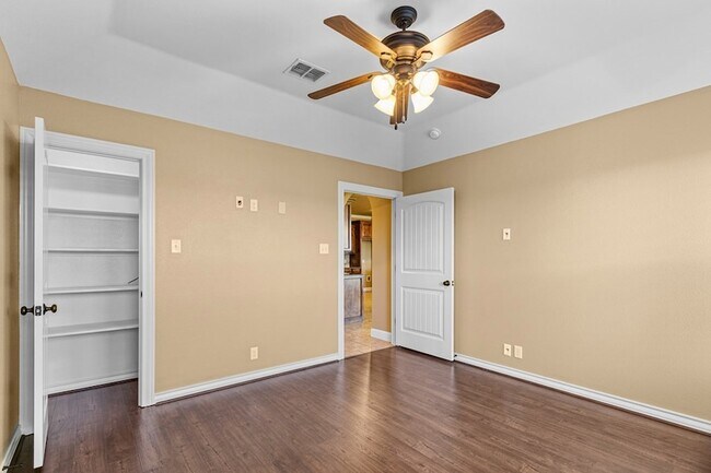 Building Photo - 5811 Oak Creek Drive