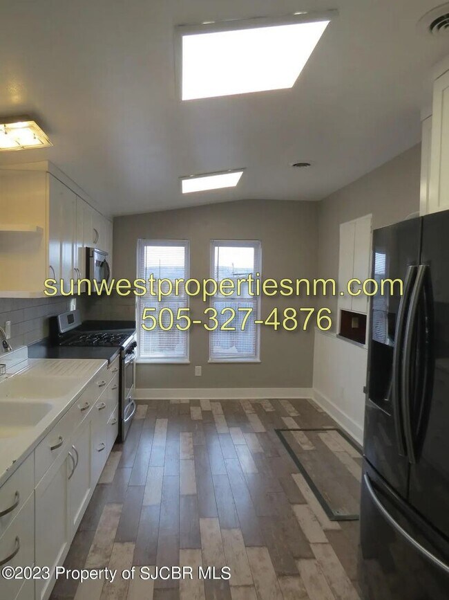 Building Photo - Updated 2 Bedroom House with Carport