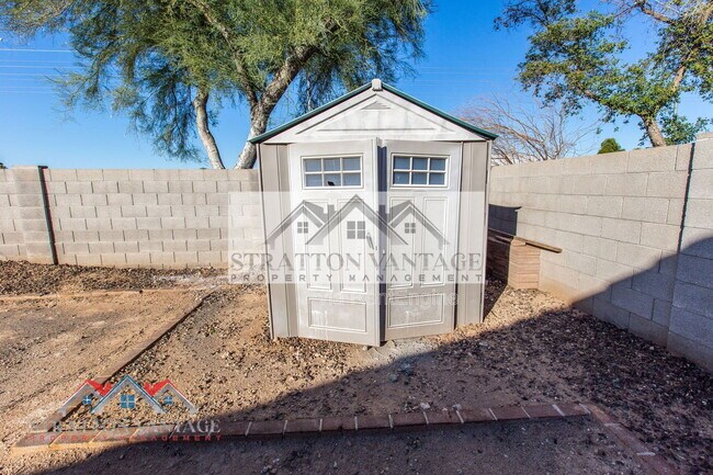 Building Photo - 16092 W Woodlands Ave