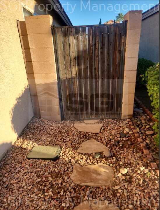 Building Photo - 2016 E Bluefield Ave