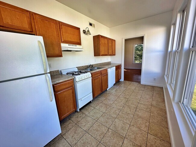 Building Photo - 1208 Avondale Ave