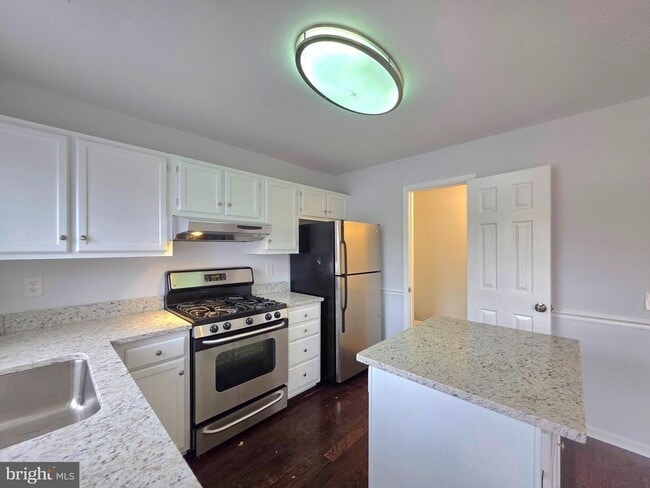 Building Photo - 6539 Old Carriage Ln