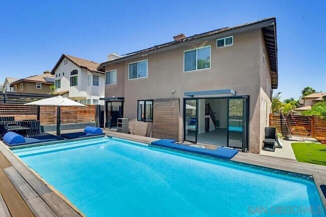 Building Photo - 561 Bayona Loop