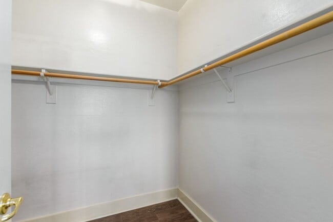 Building Photo - PRICE REDUCED & Move-In Ready!