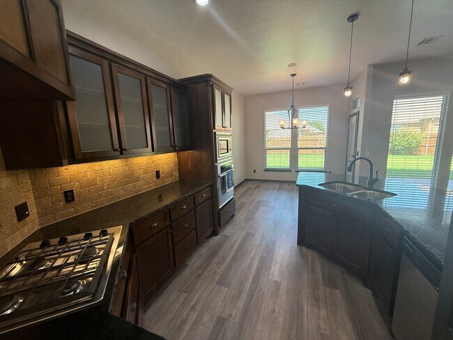 Building Photo - 3 bed plus office, Neighborhood amenities include a neighborhood pond, Pool and playground!