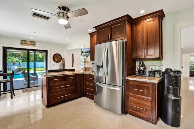 Building Photo - Boca Raton Beautifully Updated 4 Bedroom Pool Home