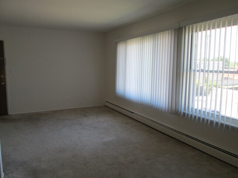 Building Photo - 21501 E 10 Mile Rd