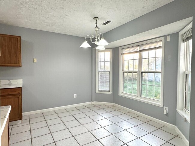 Building Photo - 1002 Coalport Rd