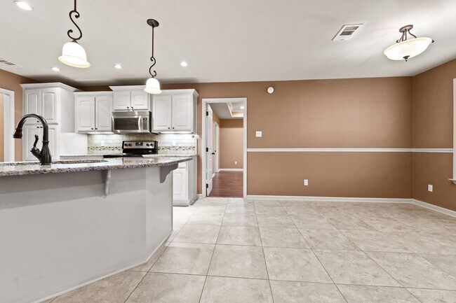 Building Photo - 2009 Ingleside Dr