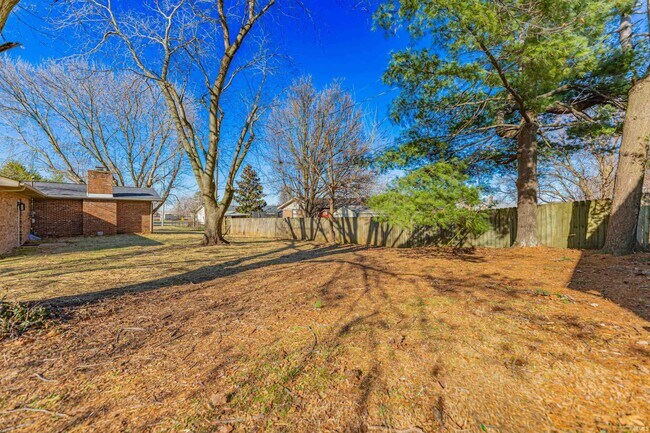 Building Photo - 441 Lawrence Dr