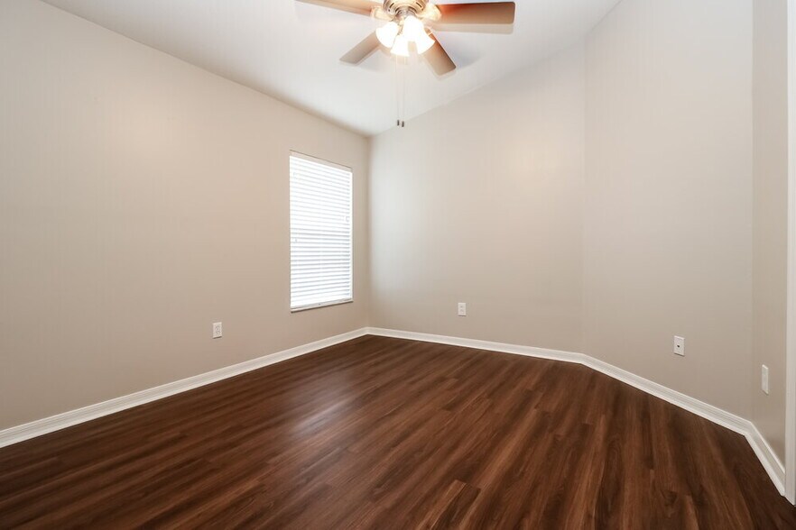 Building Photo - 18114 Cypress Bay Pkwy