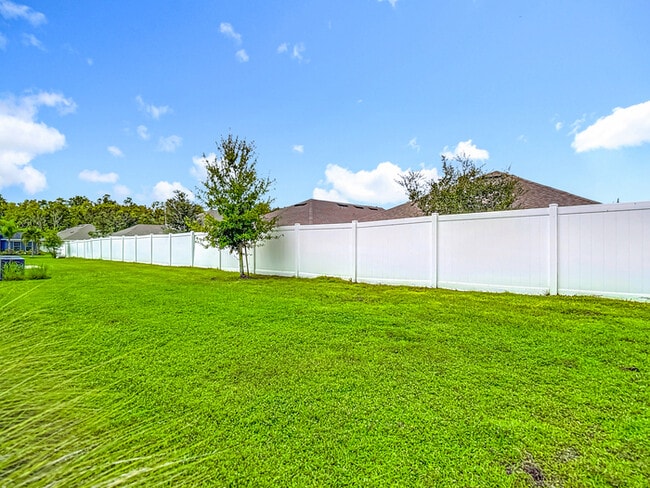 Building Photo - Welcome in to this beautiful Unfurnished -...