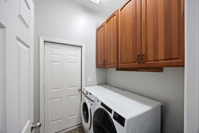 Building Photo - 3041 Orange Grove Trail