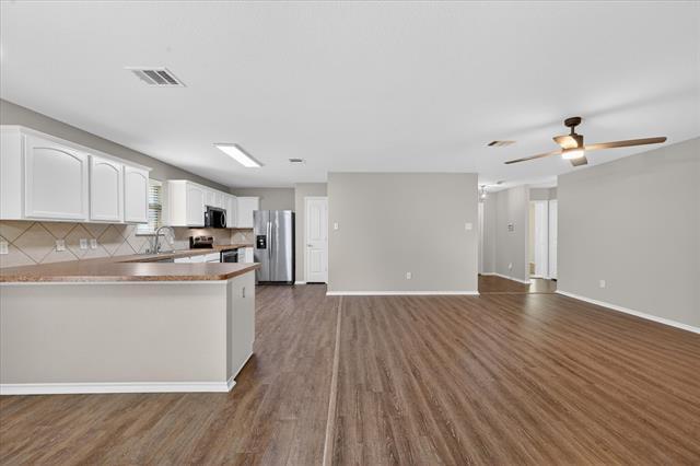 Building Photo - 3304 Glenmore Dr