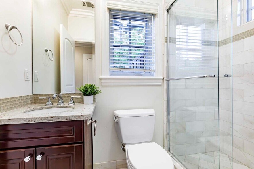 Building Photo - 140 Tennyson Ave