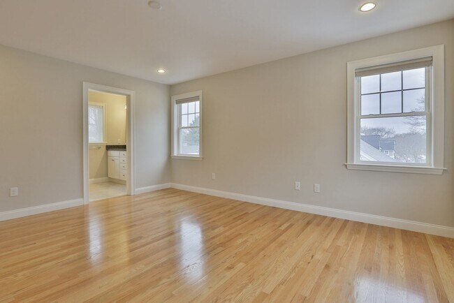 Building Photo - 207 Renfrew St